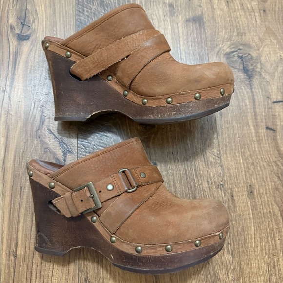Ugg size 7 leather boho clogs with buckle - Picture 3 of 10